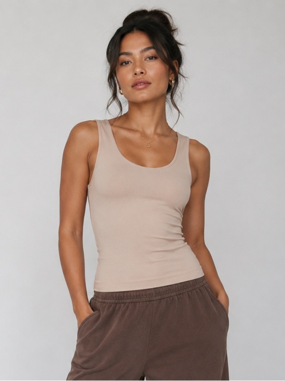 231. Women’s Ash Mocha Scoop Neck Built-In Bra Tank Top